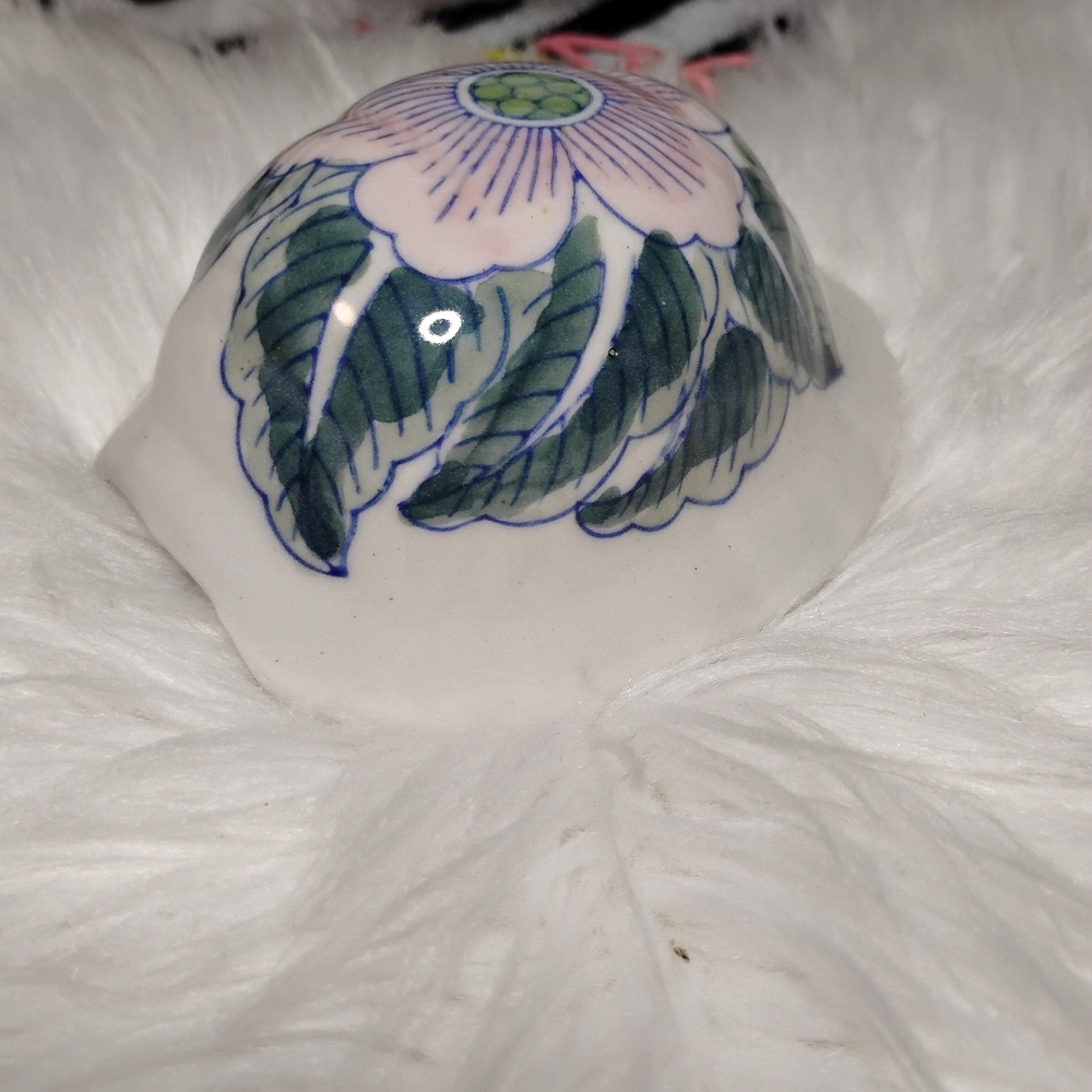 Beautiful turtle shell decor - Picture 2 of 8